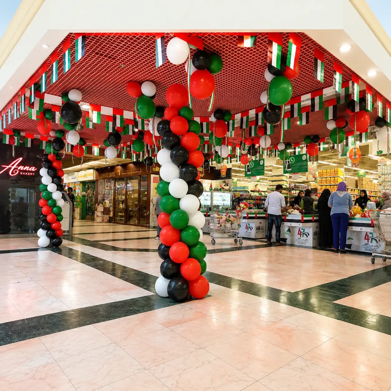 National Day Shop Decoration with Balloons