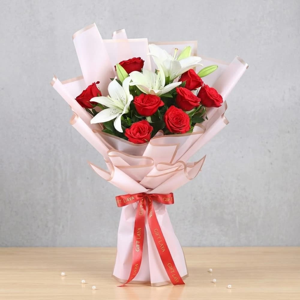 Elegant Rose And Lily Bouquet for Anniversary
